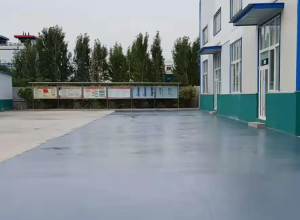 西城彩色路面喷涂翻新的材料对冬季